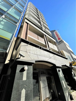 【外観】 | エントランス部分がオシャレな造りのマンションです♪