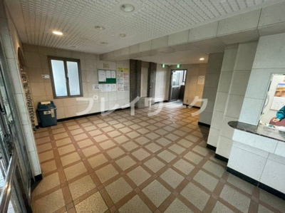 【エントランス】 | シャルマンフジノール和泉・最上階・空き家・和泉市伯太町１丁目 | 清潔なエントランスです