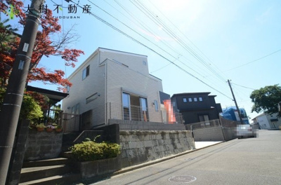 【前面道路含む現地写真】 | 海老名市国分寺台３丁目　新築一戸建て　全1棟　【仲介手数料無料】
