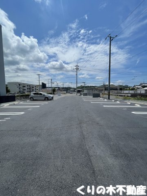 【駐車場】 | セレーノ別宮 | 駐車場があるので、車を買う予定の方も安心です
