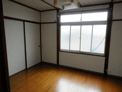 【居間・リビング】 | 長曾根南荘 | 1階は洋間にリフォームしています