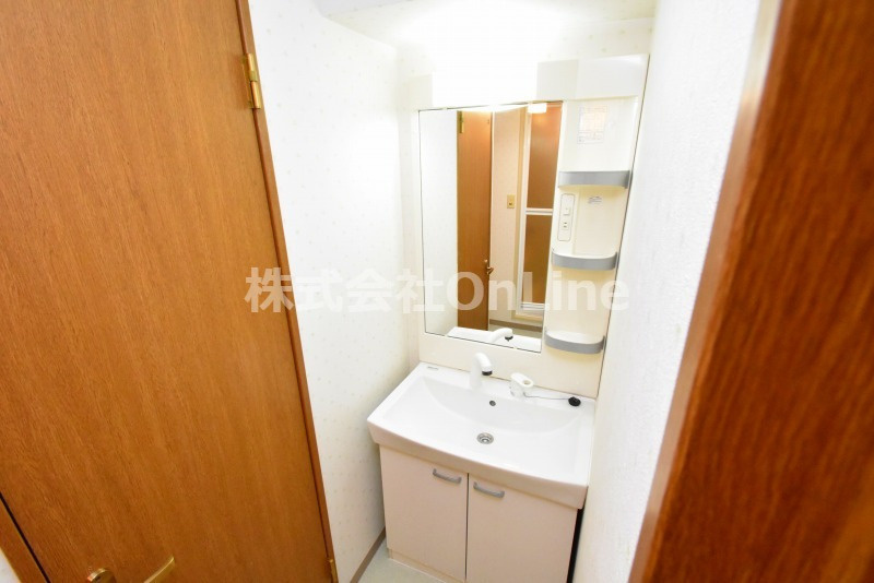 吉田大発マンションの独立洗面台