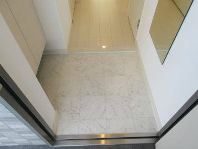 アドバンス京都アリビオの玄関