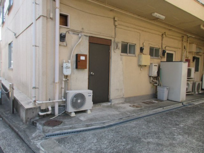 【玄関】 | サン南ビル　１階　区分店舗事務所 | 裏口