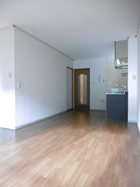 アーバンライフ津福【10,000円キャッシュバック対象物件】の居間・リビング|ゆったり過ごせるリビングです