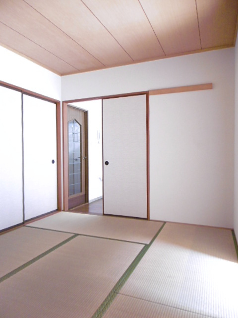 アーバンライフ津福【10,000円キャッシュバック対象物件】の寝室|広くて明るい寝室