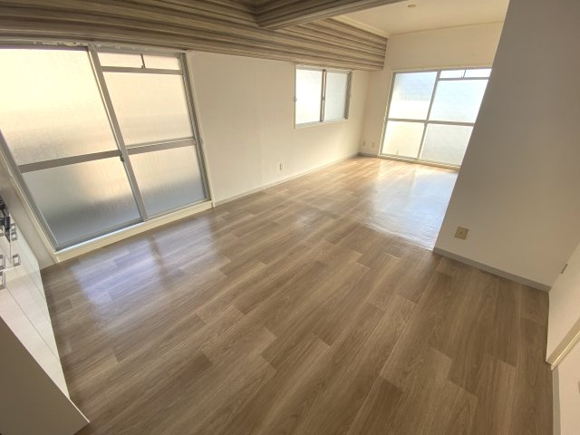 【居間・リビング】 | メゾン千里中央 | 13.5帖の広々ＬＤＫ