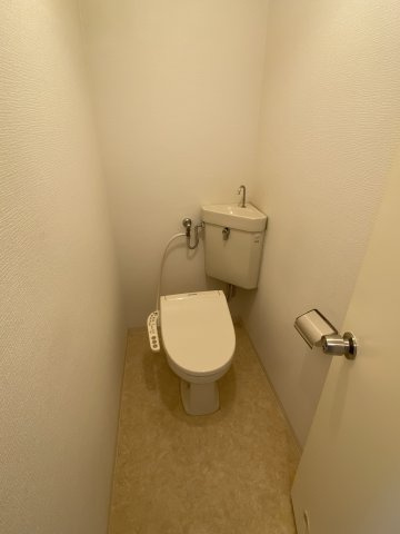 【トイレ】 | メゾン千里中央 | 温水洗浄便座付き