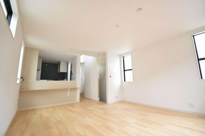 【居間・リビング】 | ～大型ルーフバルコニー 全室南向き大型４LDK～ | 売主施工例(リビング)