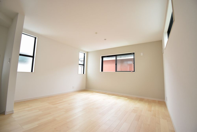 【居間・リビング】 | ～大型ルーフバルコニー 全室南向き大型４LDK～ | 売主施工例(リビング)