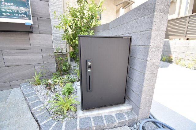 【設備】 | ～大型ルーフバルコニー 全室南向き大型４LDK～ | ～大型ルーフバルコニー♪ 全室南向の大型４LDK～
■地震に安心 「木造住宅用制震ダンパー」採用住宅
■水廻りワンフロア集約型で生活動線良好