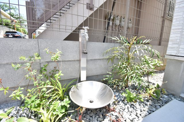 【設備】 | ～大型ルーフバルコニー 全室南向き大型４LDK～ | ～大型ルーフバルコニー♪ 全室南向の大型４LDK～
■地震に安心 「木造住宅用制震ダンパー」採用住宅
■水廻りワンフロア集約型で生活動線良好