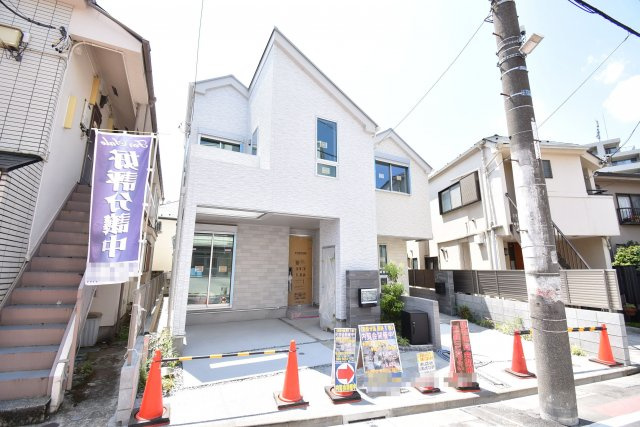 【外観】 | ～大型ルーフバルコニー 全室南向き大型４LDK～ | ～大型ルーフバルコニー♪ 全室南向の大型４LDK～
■地震に安心 「木造住宅用制震ダンパー」採用住宅
■水廻りワンフロア集約型で生活動線良好