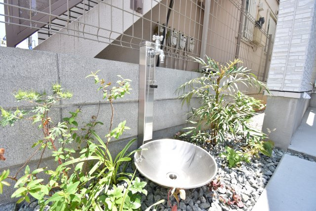 【設備】 | ～大型ルーフバルコニー 全室南向き大型４LDK～ | ～大型ルーフバルコニー♪ 全室南向の大型４LDK～
■地震に安心 「木造住宅用制震ダンパー」採用住宅
■水廻りワンフロア集約型で生活動線良好