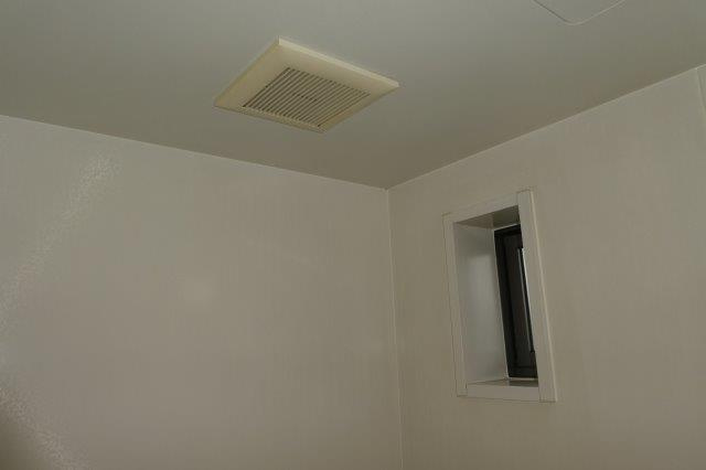 アンシャンテ新田Ｂの浴室|浴室窓・換気扇