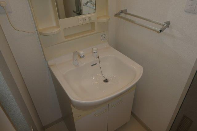 アンシャンテ新田Ｂの独立洗面台|シャンプードレッサー