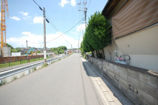 【前面道路含む現地写真】