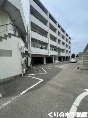 【駐車場】 | 平和ビル | 車をお持ちの方に嬉しい駐車場付きの物件です