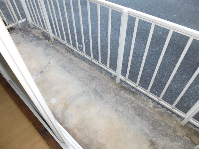 倉敷市連島中央４丁目のアパートのバルコニー