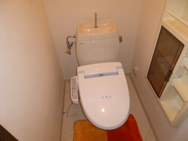 倉敷市連島中央４丁目のアパートのトイレ|シャワー付きトイレ