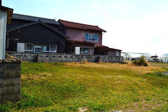 西代町　売土地の外観|敷地と水田の間はブロック施工済み。