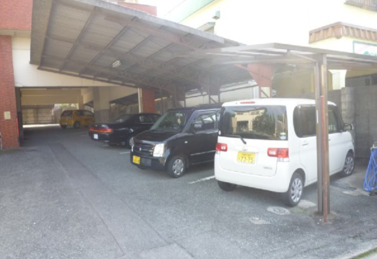 大石リバーサイドビルの駐車場