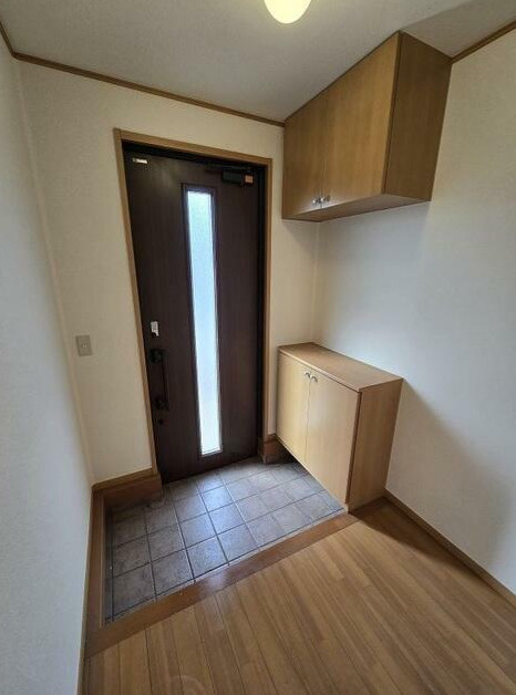 フラッツァ白山B棟の玄関