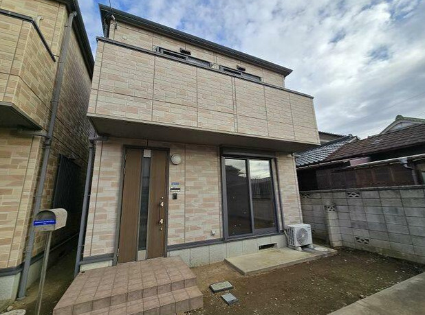 フラッツァ白山B棟のエントランス