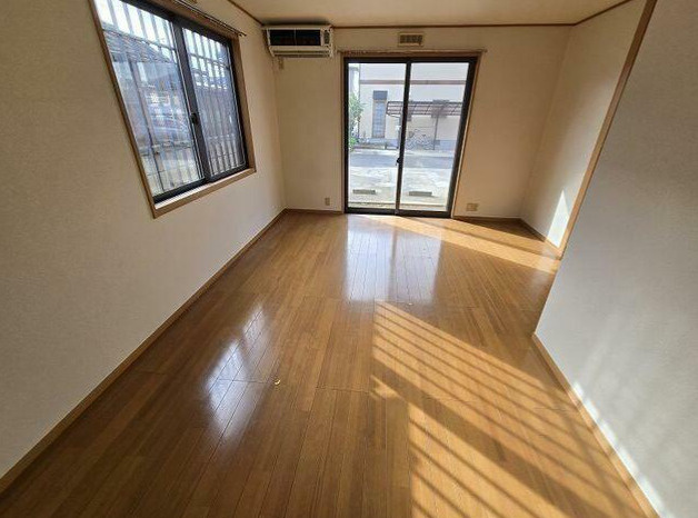 フラッツァ白山B棟の居間・リビング