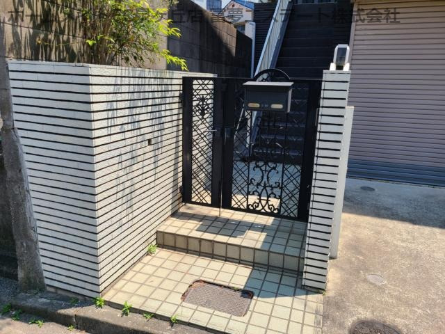 堺市中区福田の一戸建てのエントランス
