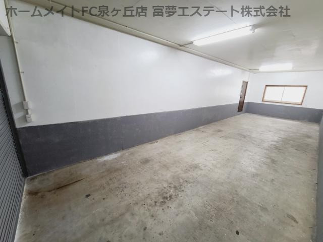 堺市中区福田の一戸建ての駐車場|１階車庫