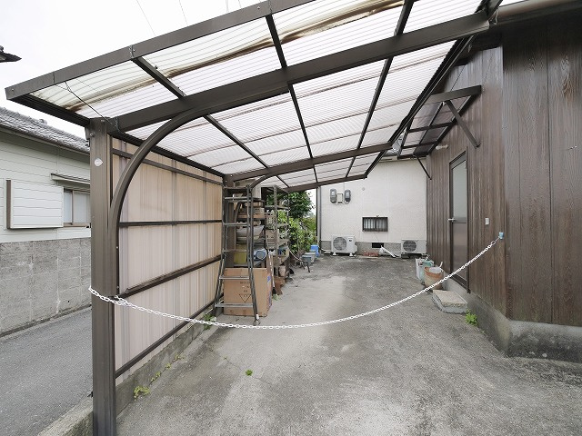 佐紀町貸家の駐車場