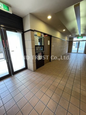 朝日プラザ北梅田のロビー|ゆとりのあるロビーです