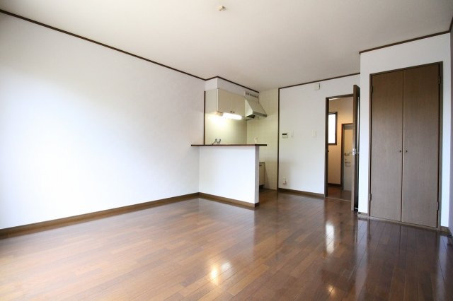 ガーデンKH5の居間・リビング|リビングです