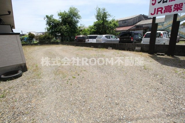 ガーデンKH5の駐車場|車をお持ちの方に嬉しい駐車場付きの物件です