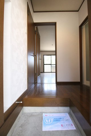 ガーデンKH5の内装|きれいな玄関です