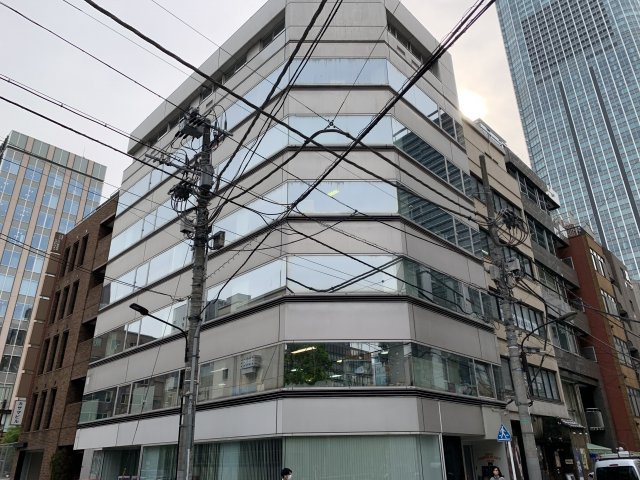 喜助西新橋ビルの外観