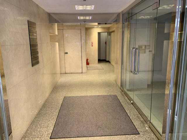喜助西新橋ビルのエントランス