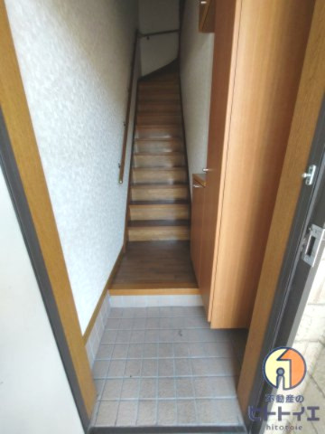ボンヌ・シャンス二番館の玄関|コンパクト使いやすい外観です♪