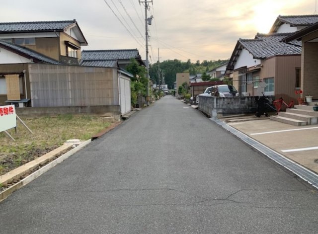 丹生郡越前町上川去　売土地の前面道路含む現地写真