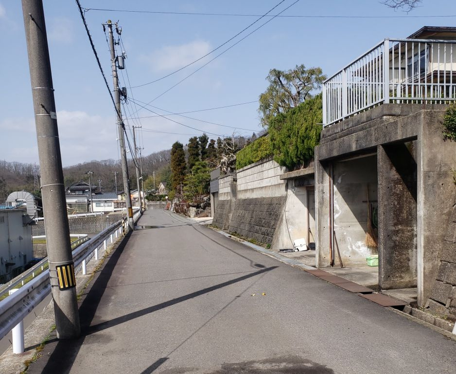 鯖江市吉江町　売り土地の前面道路含む現地写真