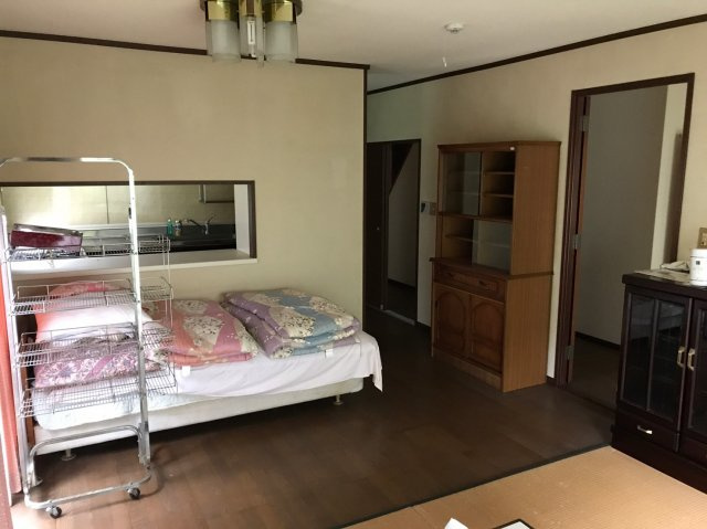 福井市中野２丁目　中古住宅の居間・リビング