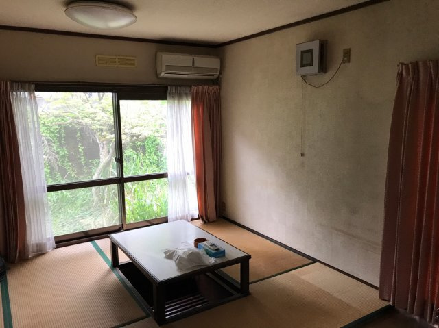 福井市中野２丁目　中古住宅の居間・リビング