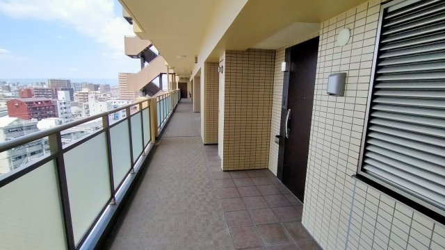 城東中央アインスのその他共用部分|玄関前通路です。