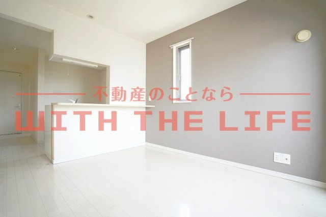 カーサ・レイデン【キャッシュバック対象物件】の居間・リビング|ゆったり過ごせるリビングです