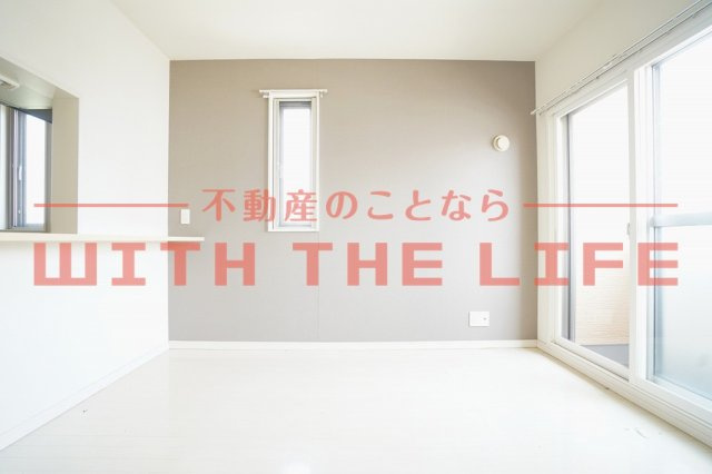 カーサ・レイデン【キャッシュバック対象物件】の居間・リビング|こちらの居間で趣味の時間をお楽しみください