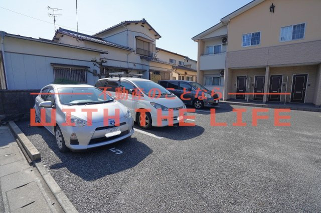 カーサ・レイデン【キャッシュバック対象物件】の駐車場|駐車場に車を止められます
