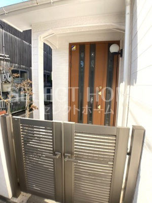 【エントランス】 | 青木町戸建貸家 | 清潔なエントランスです