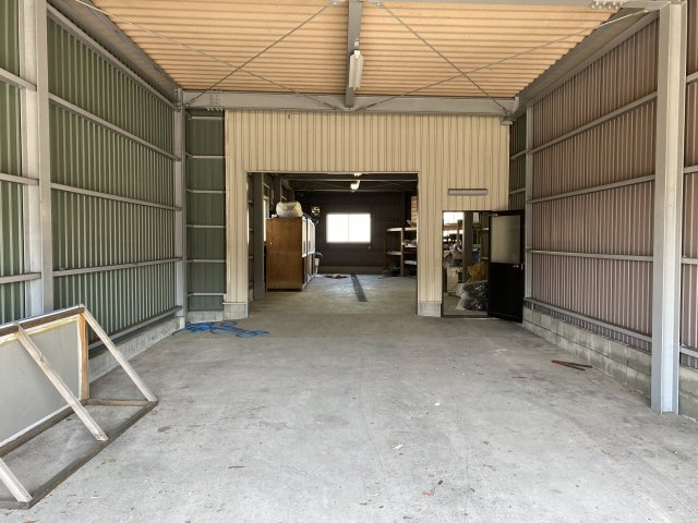 勝田郡勝央町勝間田　売倉庫の内装