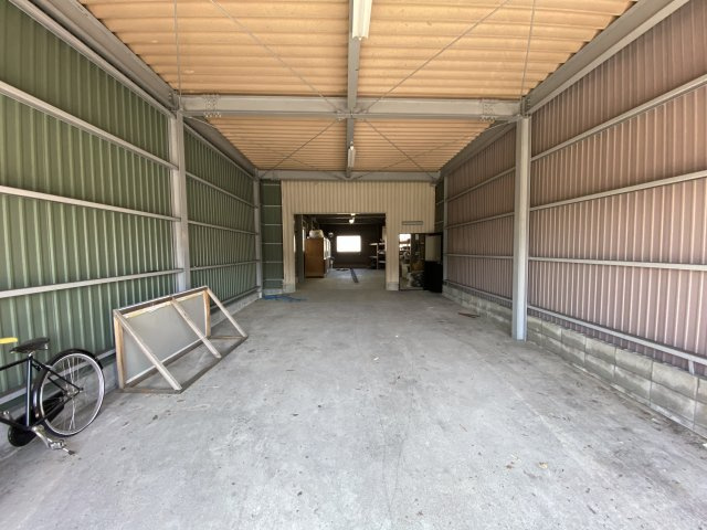 勝田郡勝央町勝間田　売倉庫の内装